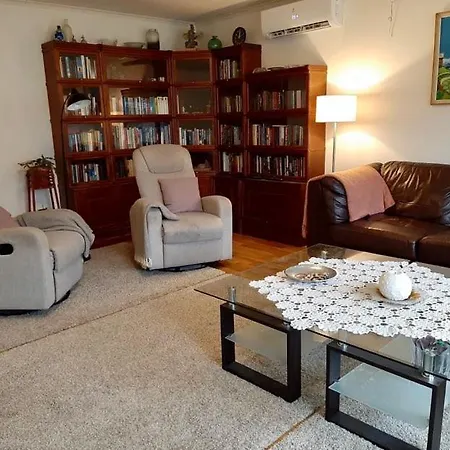 Keskustan Laeheisyydessae Omakotitalo 4 Mh *