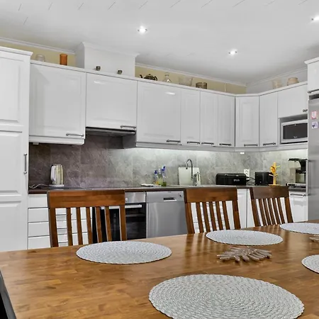 Apartament Keskustan Laeheisyydessae Omakotitalo 4 Mh